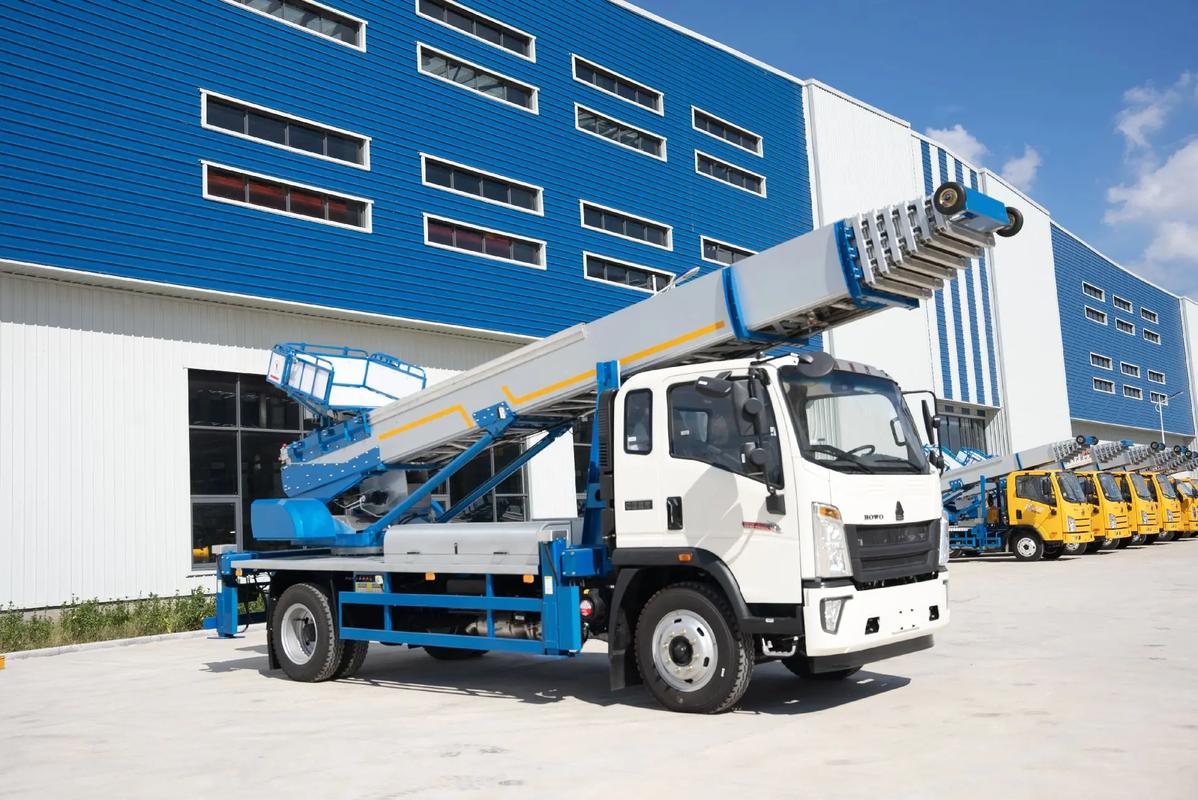 武陟出租云梯车高空作业车 建筑垃圾搬运